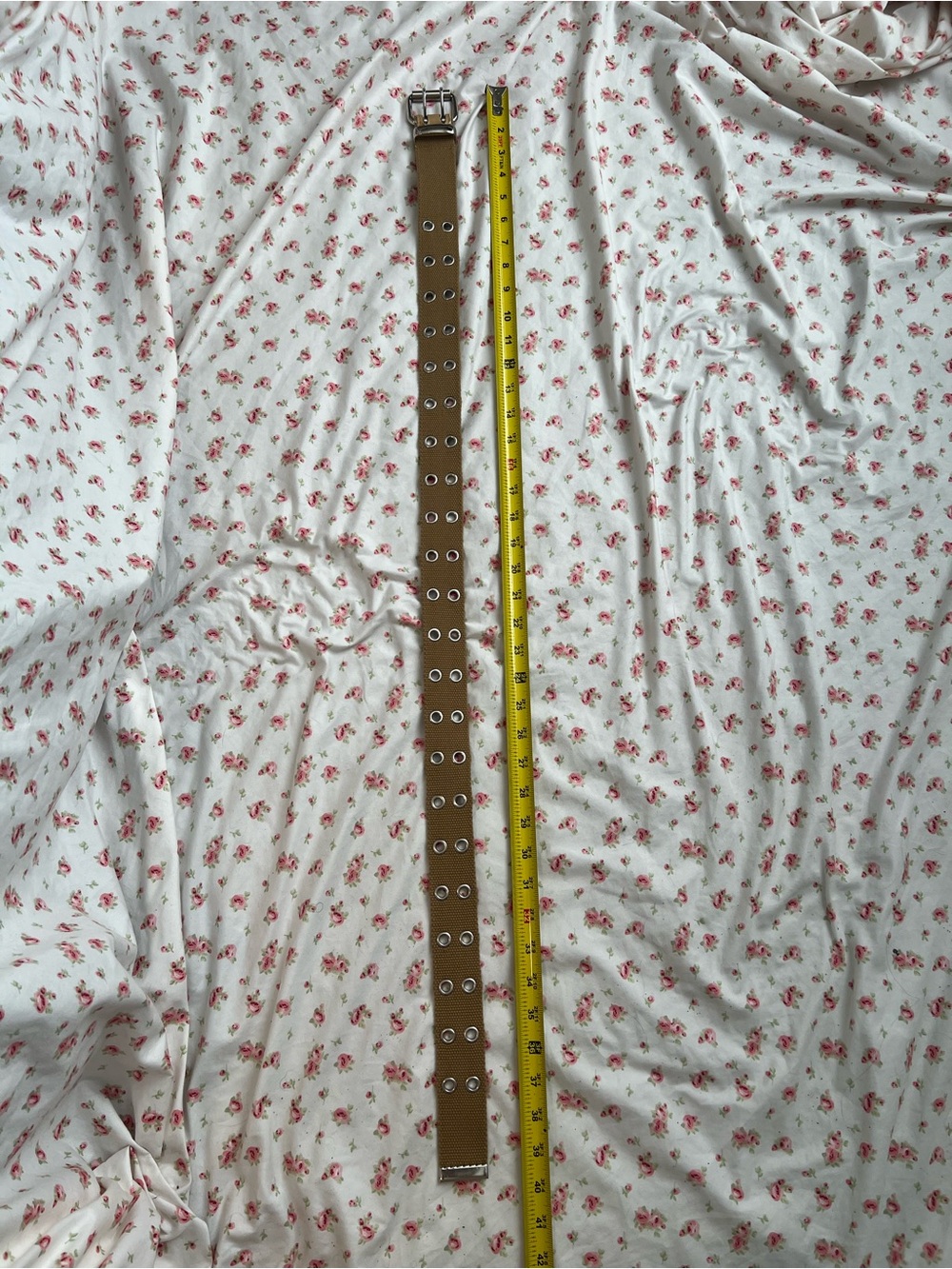 khaki tan canvas belt with silver grommets and buckle, good quality - Picture 4 of 4